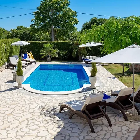 Vilă Summer Oasis *