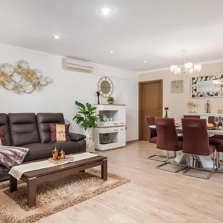 Summer Oasis * Dobrinj