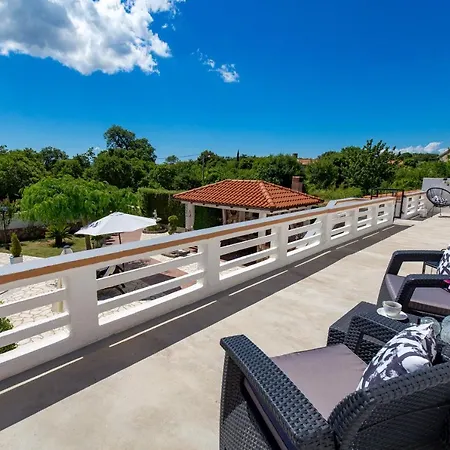 Summer Oasis * Dobrinj